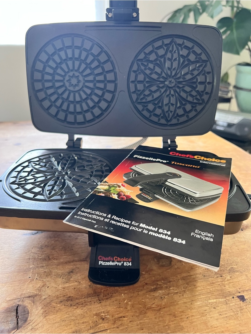Pre owned Chef's Choice PizzellePro Toscano Model 834, electric waffle iron